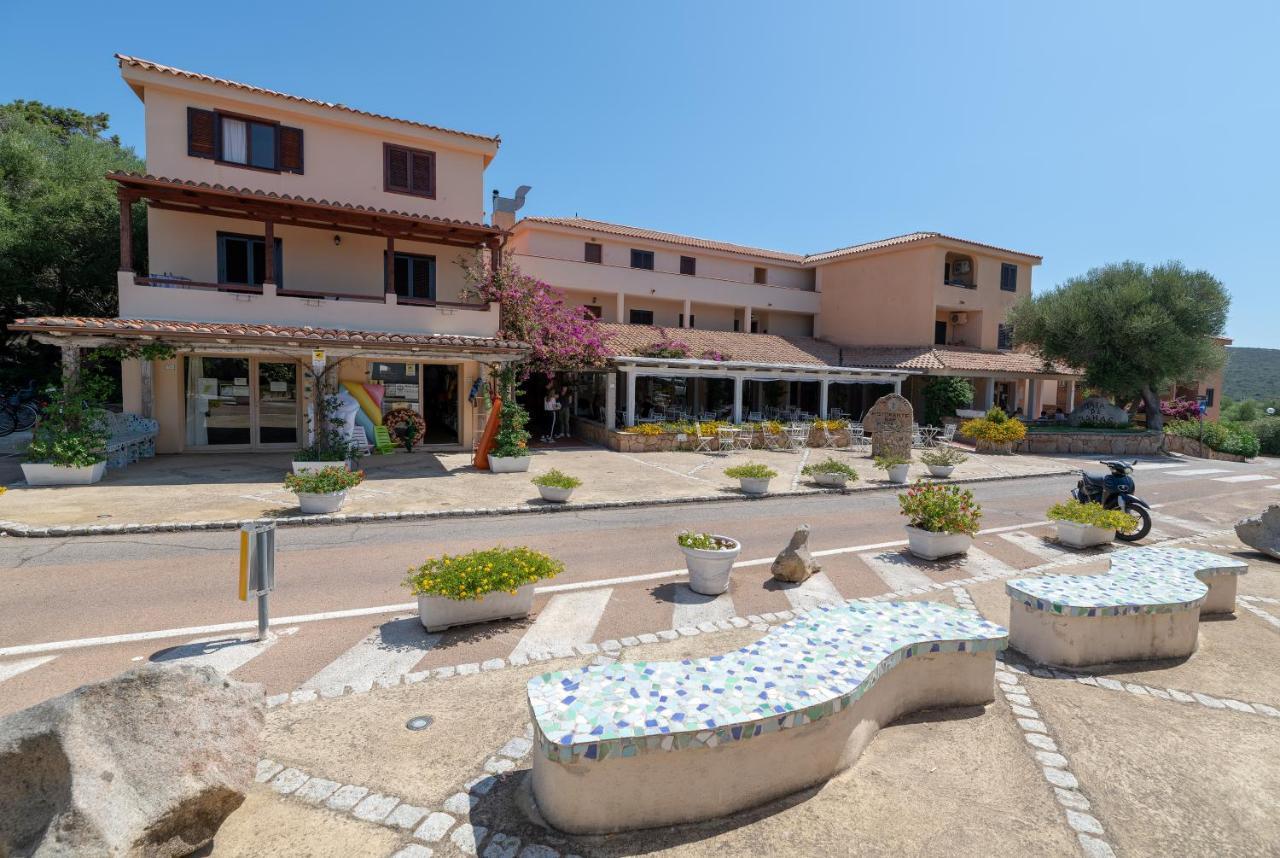 Baia De Bahas Residence Golfo Aranci Exterior foto
